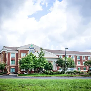 Express & Memphis/germantown By Ihg Hotel